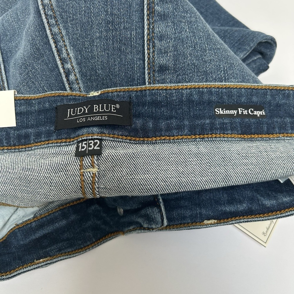 Judy Blue NWT Skinny Fit Capri Mid-Rise Denim Jeans Size 15/32 Style #72104 - Picture 3 of 7